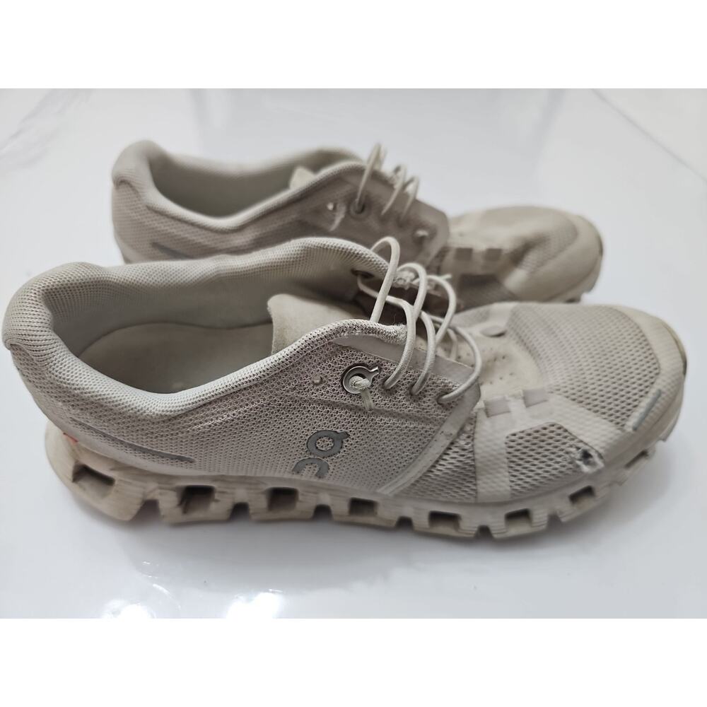 On Cloud Women’s Light Gray & White Running Walking Shoes Size W7 Swiss Tech